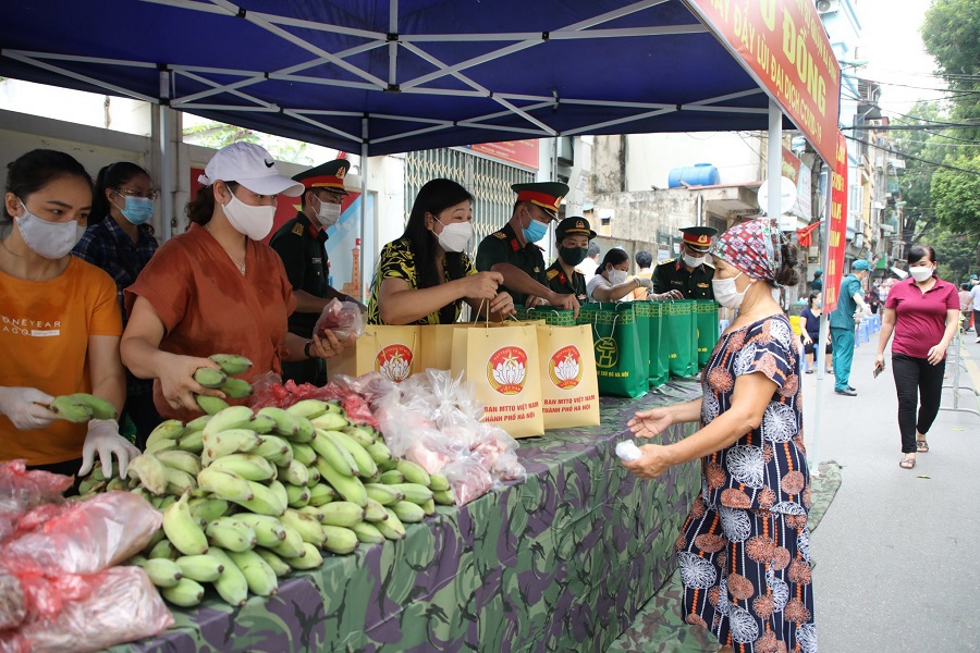 Hà Nội: "Chợ 0 đồng" ấm lòng người lao động - Ảnh 2