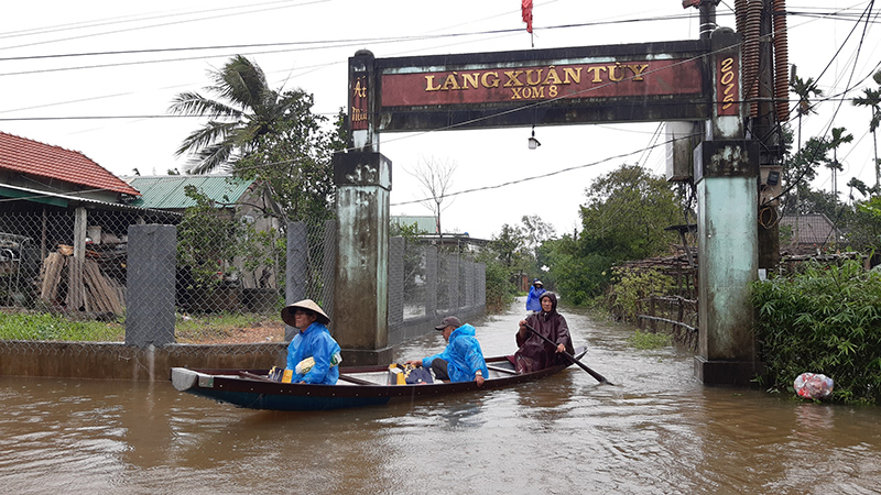 Thừa Thiên Huế: Mưa lớn gây ngập lụt cục bộ một số khu vực, 2 người mất tích - Ảnh 3