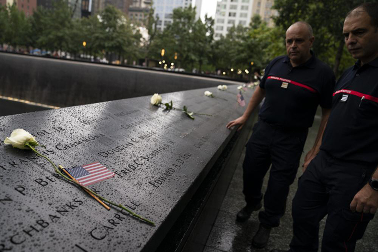 Những hình ảnh xúc động tại lễ tưởng niệm 20 năm vụ khủng bố bi thảm nhất trong lịch sử Mỹ - Ảnh 7