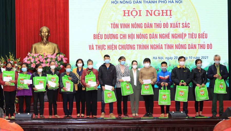 Phó Bí thư Thường trực Thành ủy Nguyễn Thị Tuyến: Nông dân Thủ đô phải thực sự là tiêu biểu cho nông dân cả nước - Ảnh 4