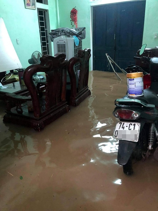 Quảng Trị: Mưa lũ gây ngập lụt nhiều khu dân cư, đường giao thông - Ảnh 1
