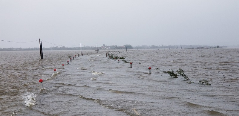 Quảng Trị: Mưa lũ gây ngập lụt nhiều khu dân cư, đường giao thông - Ảnh 3