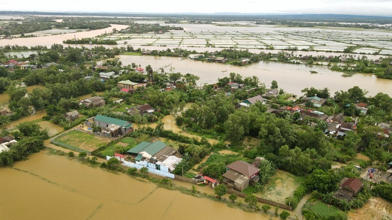 Quảng Trị: Mưa lũ gây ngập lụt nhiều khu dân cư, đường giao thông - Ảnh 4