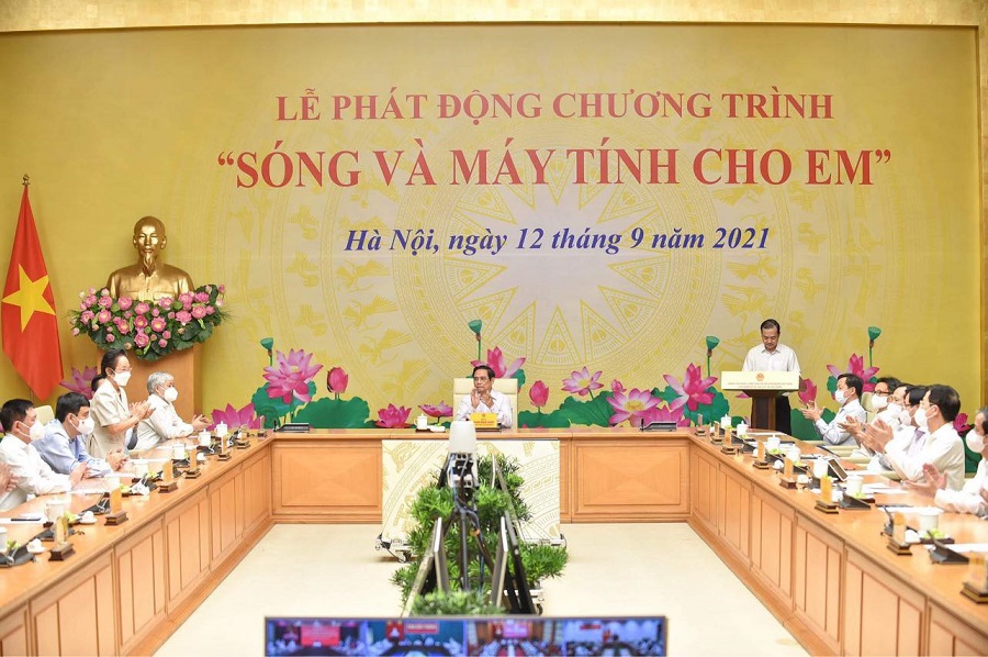 Thủ tướng Phạm Minh Chính: Học trực tuyến là giải pháp tạm thời, cũng là công việc chuyển đổi số trong giáo dục - Ảnh 1