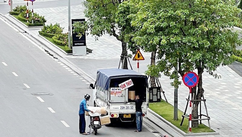 Giãn cách xã hội: Hà Nội nên tận dụng bến xe làm điểm giao nhận hàng hóa liên tỉnh - Ảnh 1