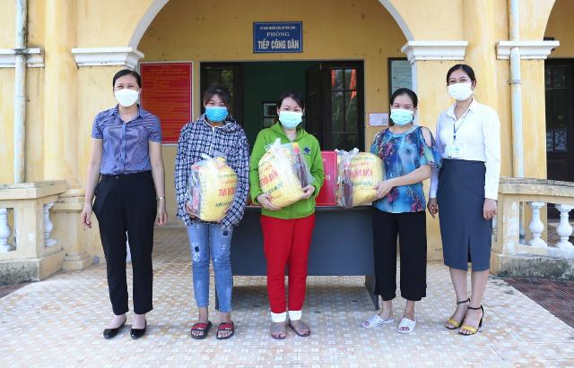 Huyện Sóc Sơn: Lao động tự do và di cư được hỗ trợ ổn định cuộc sống trong đại dịch - Ảnh 1