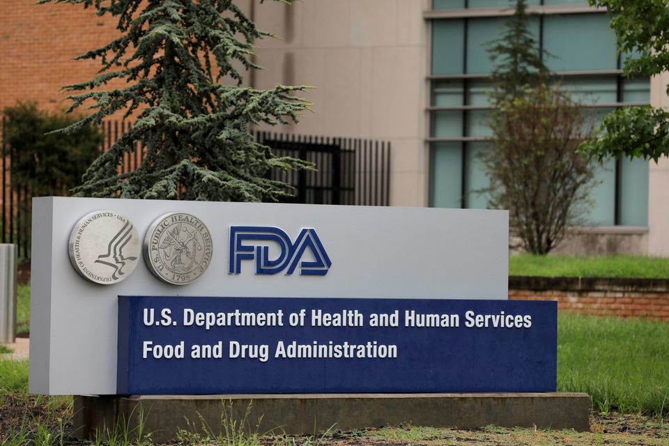 FDA Mỹ cho phép tiêm trộn mũi vaccine tăng cường - Ảnh 1
