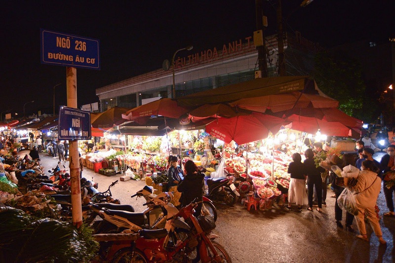 Chợ hoa lớn nhất Hà Nội nhộn nhịp trước ngày 20/10 - Ảnh 12