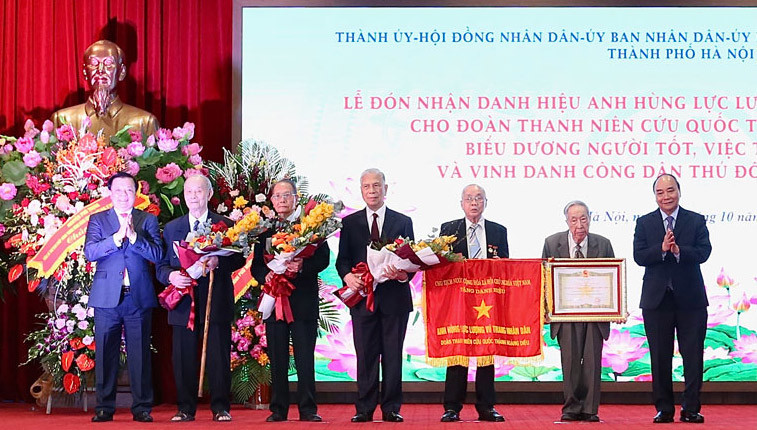 Hà Nội: Trao danh hiệu Anh hùng LLVTND cho Đoàn Thanh niên cứu quốc thành Hoàng Diệu và vinh danh "Công dân Thủ đô ưu tú" năm 2021 - Ảnh 2
