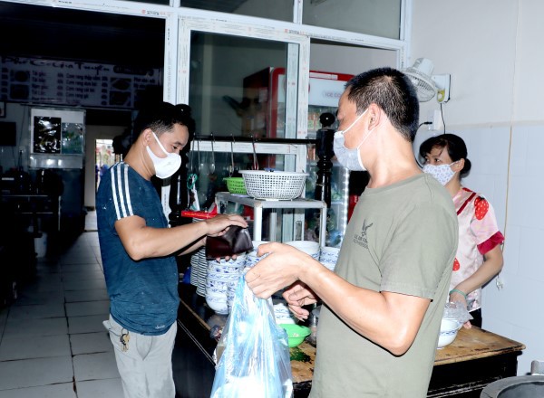 Huyện Gia Lâm: Tín hiệu vui từ các cửa hàng bán đồ ăn mang về - Ảnh 1