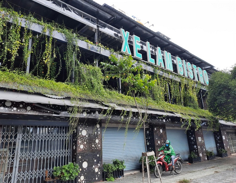 Nhiều hàng quán lớn ở TP Hồ Chí Minh vẫn đóng cửa - Ảnh 1