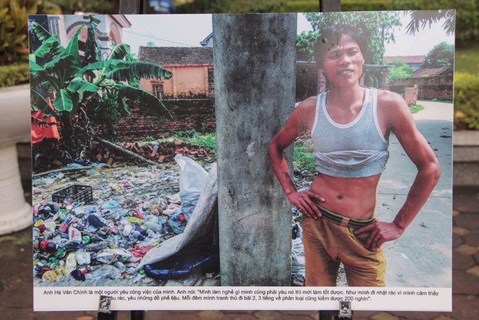 Sinh viên báo chí với triển lãm ảnh “Ngập trong rác” - Ảnh 3