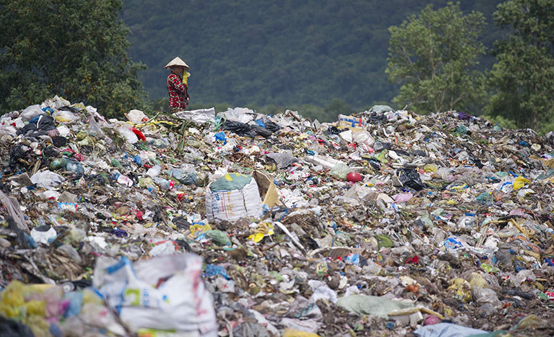 Việt Nam có khoảng 2.500 tấn rác nhựa thải ra môi trường mỗi ngày - Ảnh 1