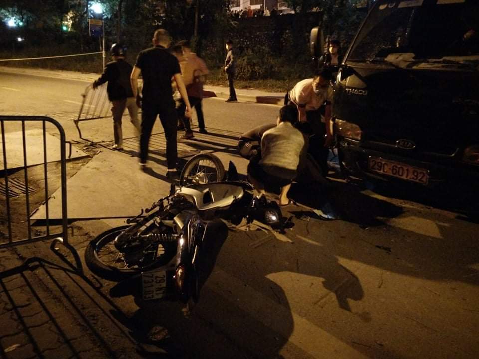 Công an Hà Nội vây bắt hơn 40 "quái xế" đua xe náo loạn đường phố trong đêm - Ảnh 2