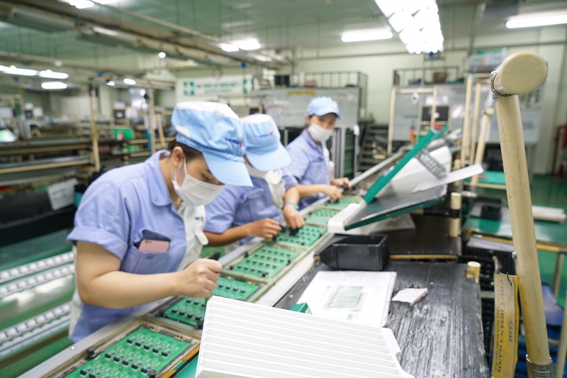 Sản xuất công nghiệp giảm mạnh trong tháng 8 - Ảnh 1