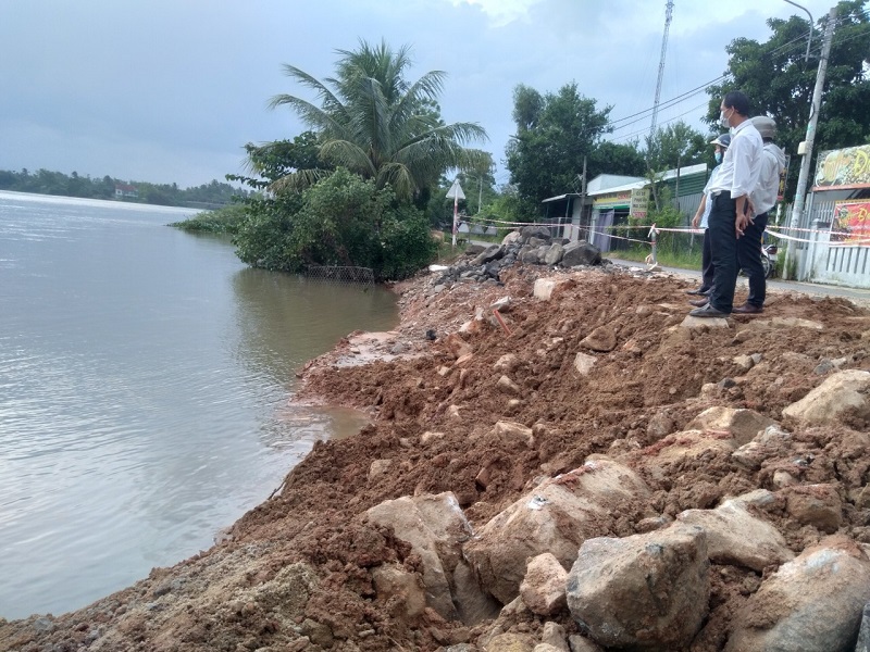 Quảng Ngãi: Sạt lở nghiêm trọng ở bờ sông Hưng Nhơn - Ảnh 1