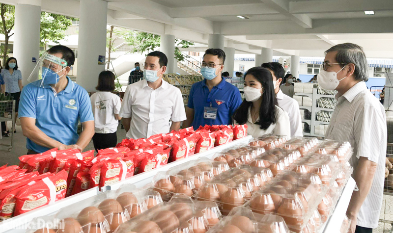 Hà Nội đồng loạt khai trương 4 điểm “Siêu thị 0 đồng”: Mang yêu thương đến những hoàn cảnh khó khăn - Ảnh 2