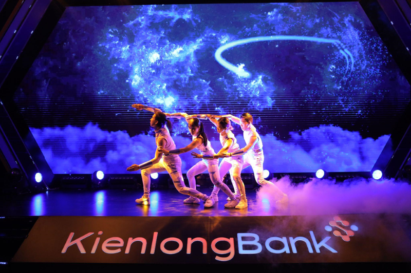Bữa tiệc nghệ thuật mãn nhãn kỷ niệm tuổi 26 của KienlongBank - Ảnh 2