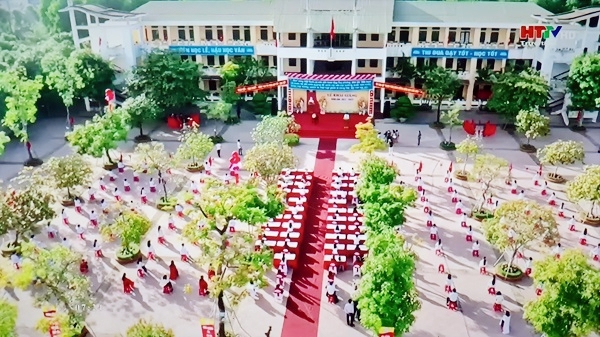 Học sinh Nghệ An, Hà Tĩnh khai giảng năm học mới qua sóng truyền hình - Ảnh 2