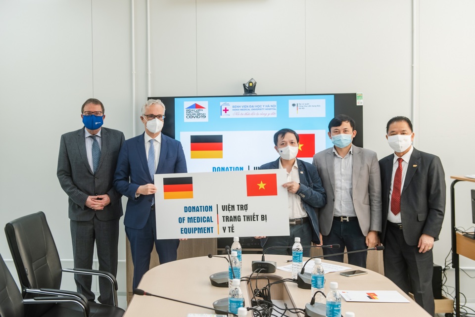 Đức trao tặng máy móc y tế gần 21 tỷ đồng giúp Việt Nam chống dịch Covid-19 - Ảnh 2