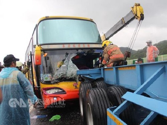 Xe chở du khách Việt bị tai nạn ở Đài Loan, 11 người bị thương - Ảnh 1