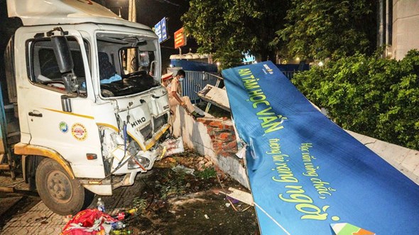 Tai nạn giao thông mới nhất hôm nay (10/9): Hai xe tải tông nhau, 1 người tử vong, 2 người bị thương - Ảnh 1