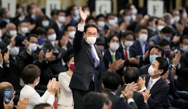 Chân dung tân Thủ tướng Nhật Bản tương lai Fumio Kishida - Ảnh 2