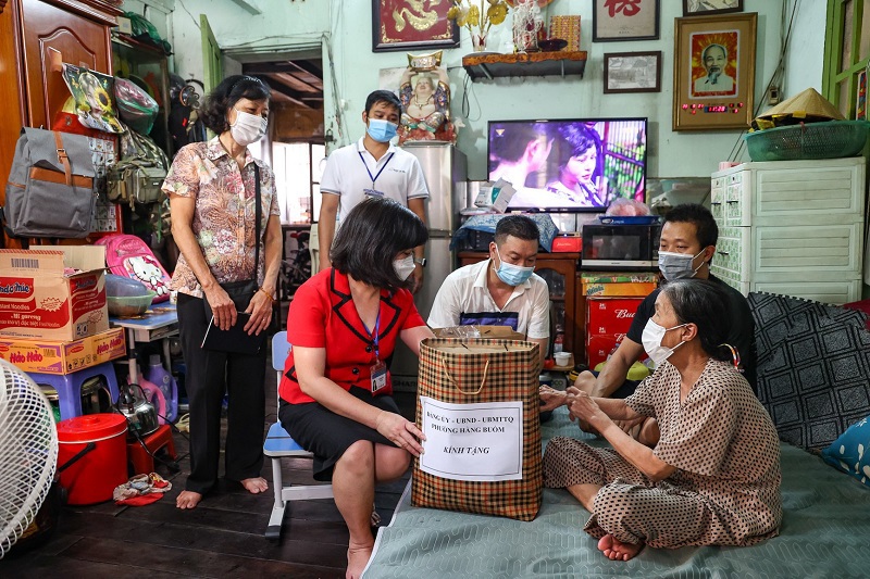 Quận Hoàn Kiếm: Chăm lo, ổn định đời sống, giúp người dân phường Hàng Buồm vượt qua đại dịch - Ảnh 3