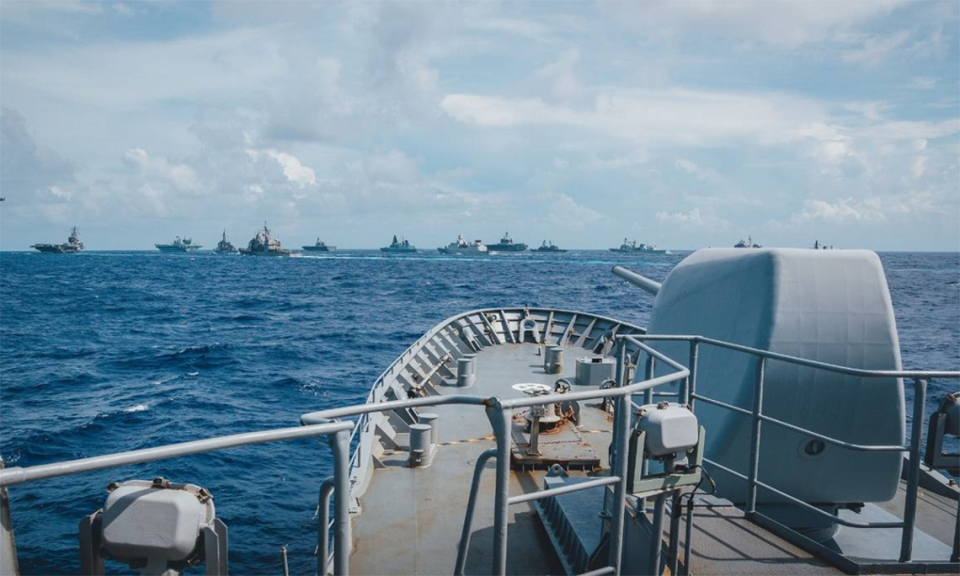 Việt Nam lên tiếng về việc chiến hạm Anh, New Zealand tiến vào Biển Đông - Ảnh 1