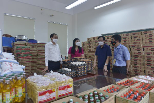 Chủ tịch Ủy ban MTTQ TP Nguyễn Lan Hương: Nhân rộng mô hình bếp ăn hỗ trợ các hoàn cảnh khó khăn tại quận Tây Hồ - Ảnh 3