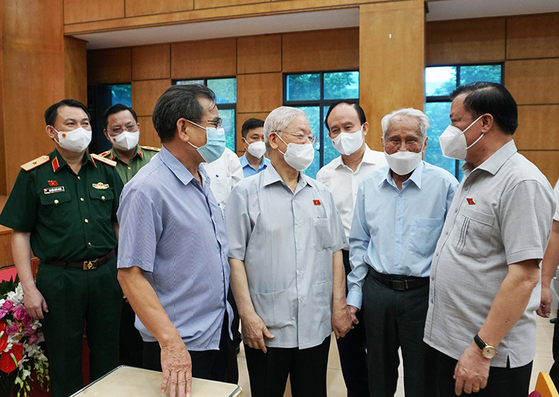 Tổng Bí thư Nguyễn Phú Trọng tiếp xúc cử tri Hà Nội, nhấn mạnh về phát huy tinh thần đoàn kết, ý chí quyết tâm cao để vượt qua khó khăn - Ảnh 4