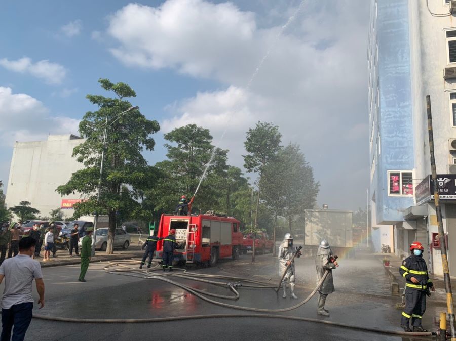 Cháy giả định tại Khu đô thị Thanh Hà, lực lượng chức năng ứng cứu kịp thời - Ảnh 1