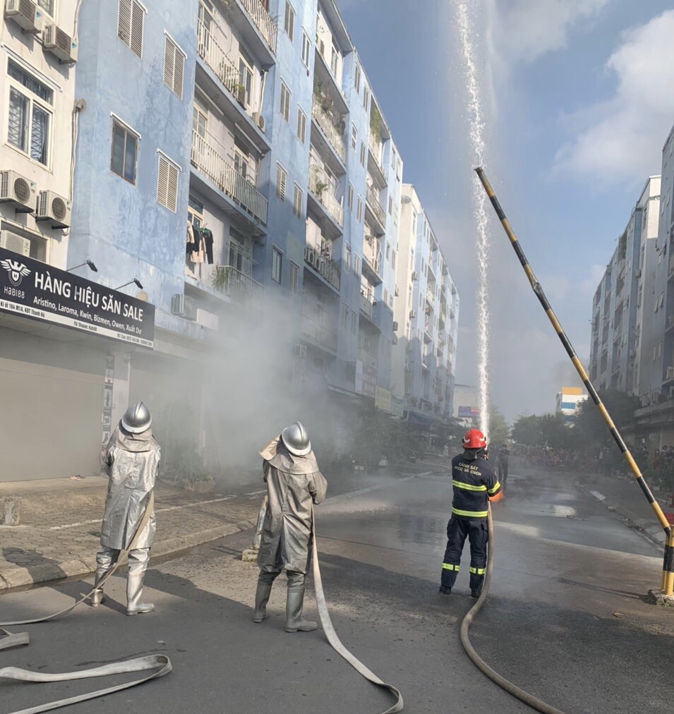 Cháy giả định tại Khu đô thị Thanh Hà, lực lượng chức năng ứng cứu kịp thời - Ảnh 2