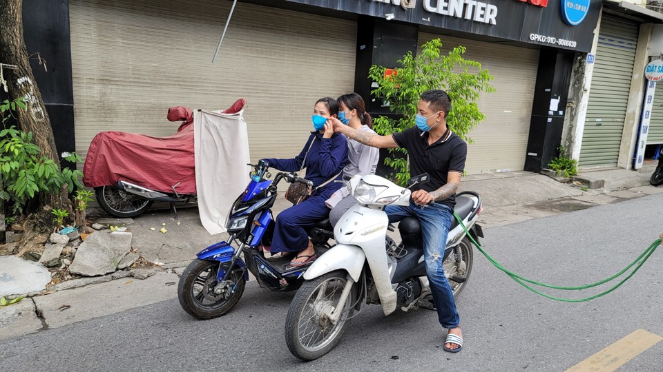 Hà Nội: Bắt đối tượng cướp giật điện thoại trên đường Phú Diễn - Ảnh 2