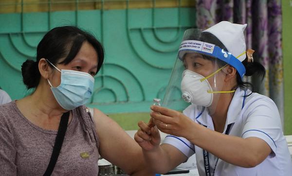 Thiếu giấy chứng nhận tiêm vaccine mũi 1, có được tiêm mũi 2 ở TP Hồ Chí Minh? - Ảnh 1