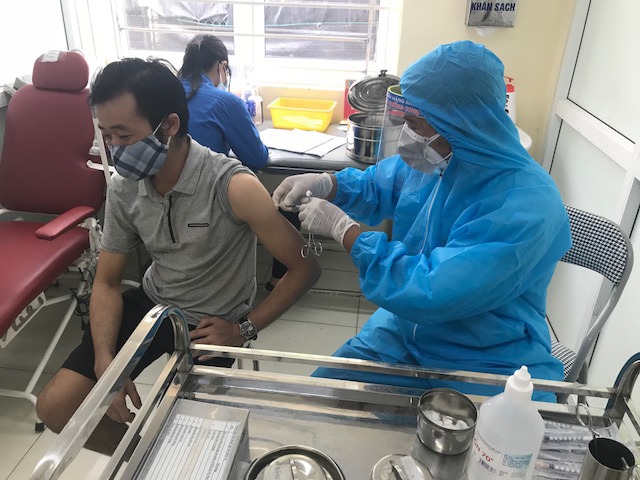 Thanh Oai đón 110 tình nguyện viên Đại học Y Hà Nội hỗ trợ xét nghiệm, tiêm vaccine phòng Covid-19 - Ảnh 3