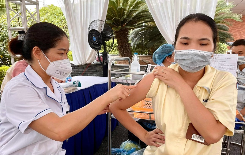 Huyện Thạch Thất tổ chức tiêm mũi 2 vaccine phòng Covid-19 cho người dân 13 xã, thị trấn - Ảnh 1