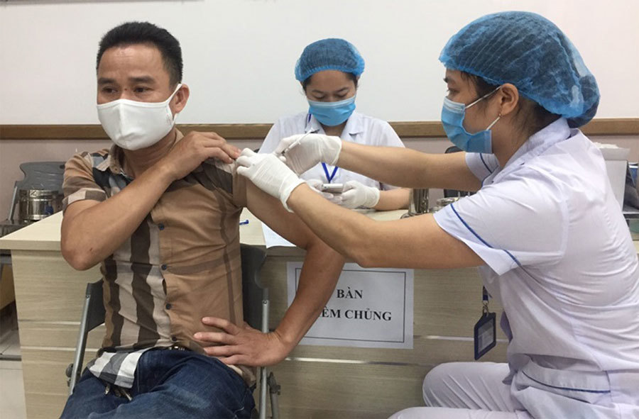 Hà Nội: Triển khai tiêm vaccine Covid-19 mũi 1 cho toàn bộ người dân từ 18 tuổi trở lên - Ảnh 1
