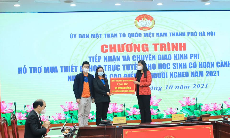 Ủy ban MTTQ TP Hà Nội chuyển giao hỗ trợ 140 bộ máy tính cho học sinh có hoàn cảnh khó khăn - Ảnh 2