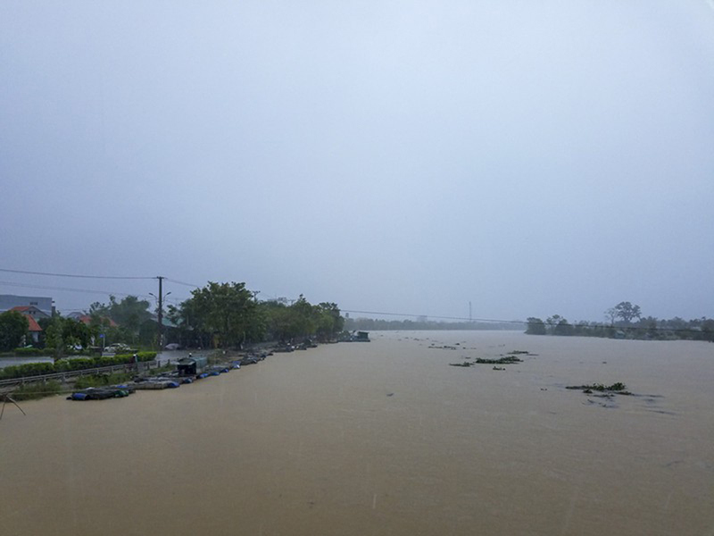 Thừa Thiên Huế: Tìm thấy thi thể vợ chồng bị lật thuyền trên sông Bồ - Ảnh 1