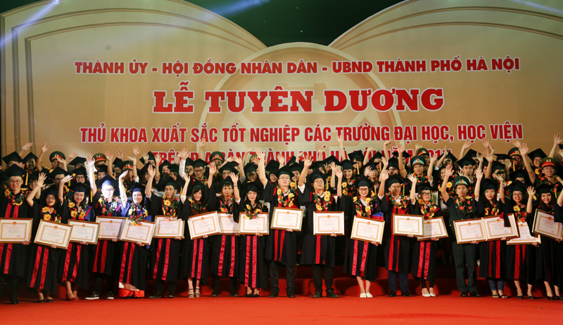 Hà Nội tuyên dương 84 thủ khoa xuất sắc năm 2017 - Ảnh 5