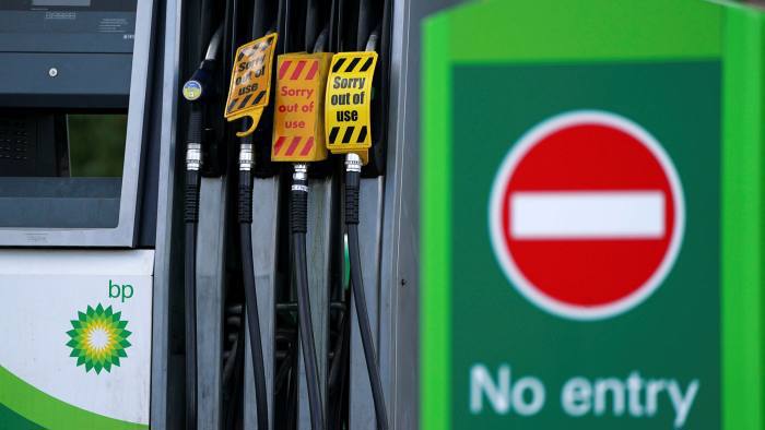 Khủng hoảng nhiên liệu tại Anh đe dọa  dịch vụ y tế và công nghiệp - Ảnh 1