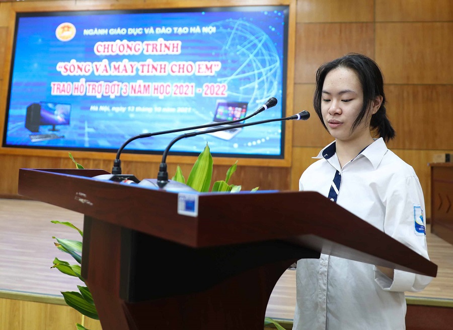 Hà Nội: “Sóng và máy tính” tiếp tục đến với học sinh nghèo trong đợt hỗ trợ lần 3 - Ảnh 3