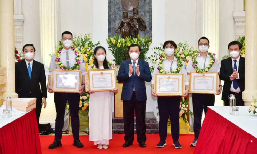 Hơn 2,1 triệu học sinh Hà Nội đón lễ khai giảng online từ ngôi trường trăm tuổi - Ảnh 6
