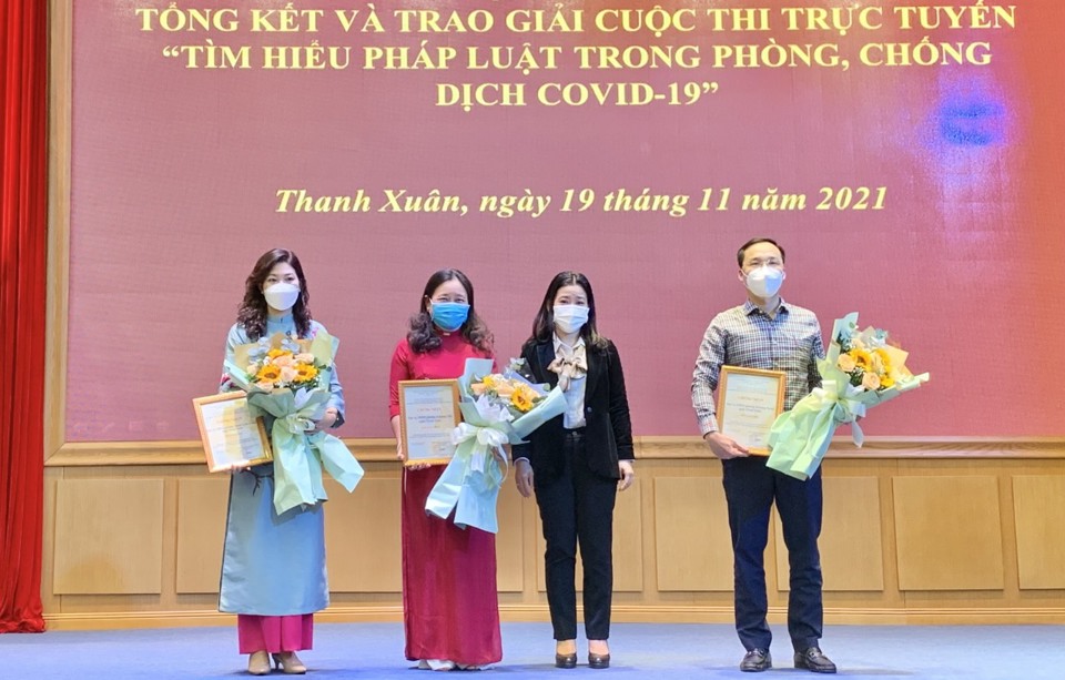 Quận Thanh Xuân: Trao giải cuộc thi tìm hiểu pháp luật trong phòng, chống dịch Covid-19 - Ảnh 2