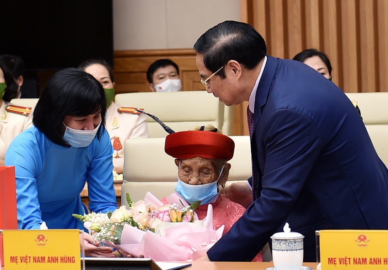 Thủ tướng Phạm Minh Chính: Còn nhiều việc phải làm để phụ nữ có cuộc sống tốt đẹp hơn - Ảnh 1