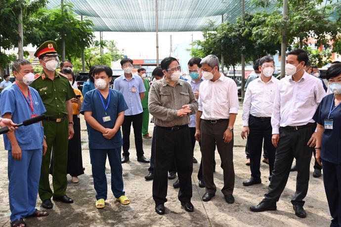 Thủ tướng Phạm Minh Chính kiểm tra phòng chống dịch Covid-19, động viên tinh thần nhân dân tỉnh Bình Dương - Ảnh 5