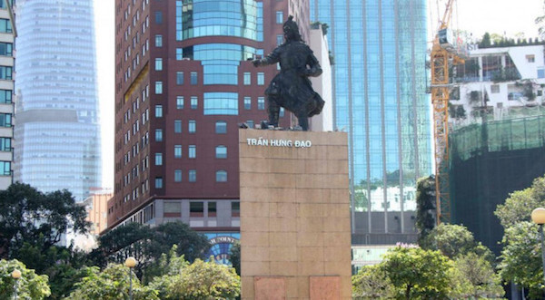 TP Hồ Chí Minh: Lấy ý kiến người dân việc đặt lư hương tại tượng Trần Hưng Đạo - Ảnh 1