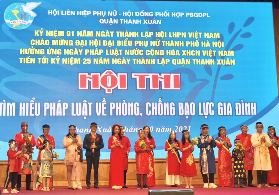 Hà Nội: Nhiều hoạt động sôi nổi hưởng ứng, lan toả tinh thần Ngày Pháp luật Việt Nam - Ảnh 2