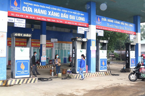 Hà Tĩnh: Công an vào cuộc vụ cửa hàng xăng dầu nghi bán xăng lẫn nước lã - Ảnh 1